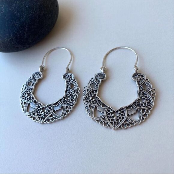 Elegant Silver Filigree Hoop Earrings N1536 - Picture 5 of 5